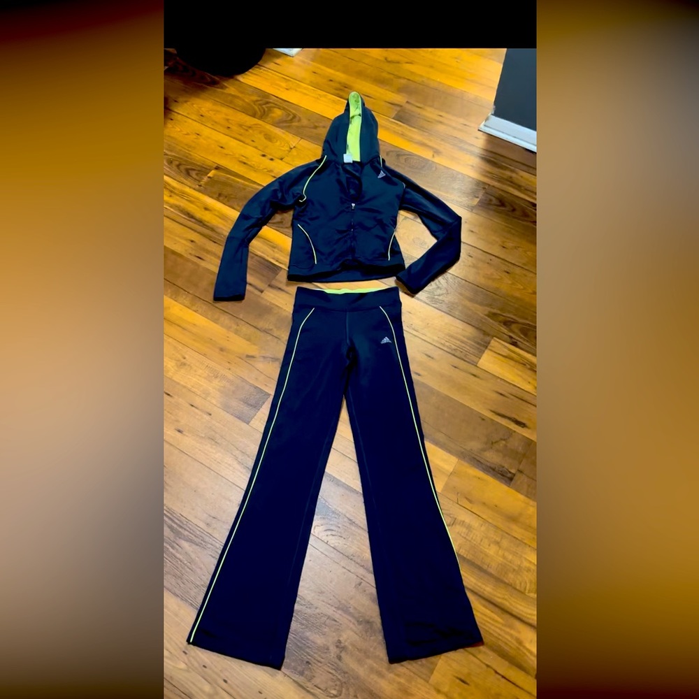 Like New Adidas track suit! Comfy, stylish, lightweight, warming, athletic suit!